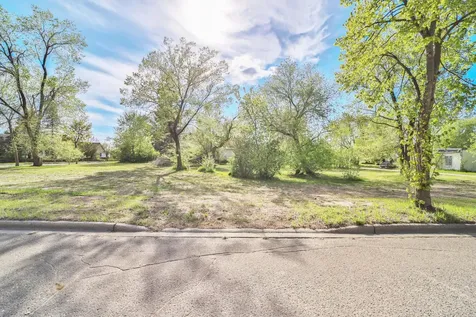 221 Dakota Avenue SE Staples MN 56479