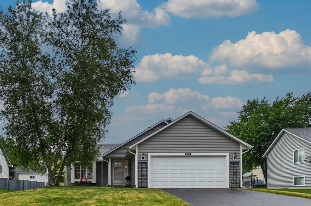 9176 Sierra Road Woodbury MN 55125