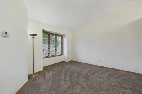 9176 Sierra Road Woodbury MN 55125