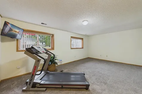 9176 Sierra Road Woodbury MN 55125
