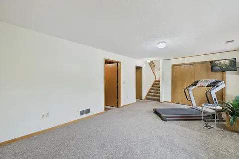 9176 Sierra Road Woodbury MN 55125