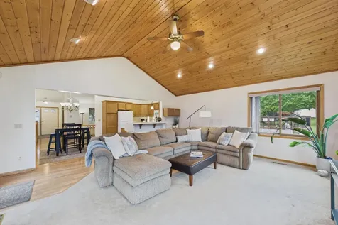 9176 Sierra Road Woodbury MN 55125