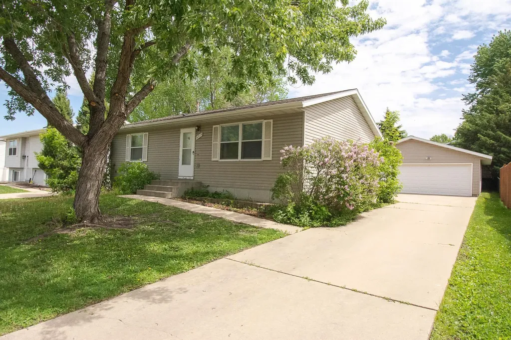 4914 25th Avenue NW Rochester MN 55901
