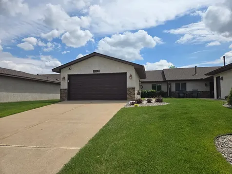 2126 Vierling Drive E Shakopee MN 55379