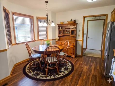 2126 Vierling Drive E Shakopee MN 55379