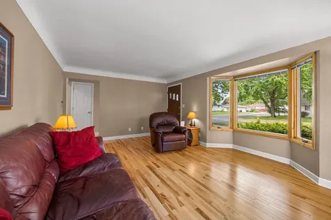 157 Macarthur Street W South Saint Paul MN 55075