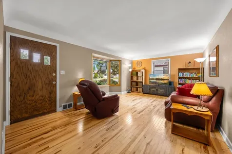 157 Macarthur Street W South Saint Paul MN 55075