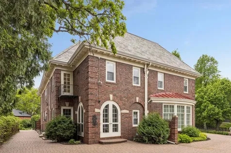 1122 Mount Curve Avenue Minneapolis MN 55403