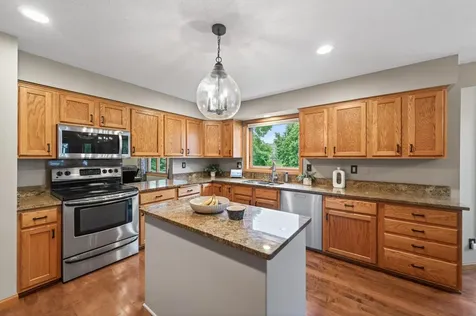 263 Lily Pond Lane Vadnais Heights MN 55127