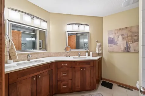263 Lily Pond Lane Vadnais Heights MN 55127