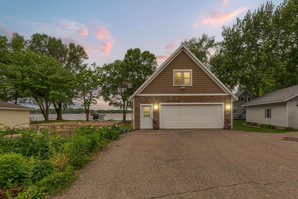 943 Reed Street N Waterville MN 56096