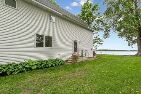 943 Reed Street N Waterville MN 56096