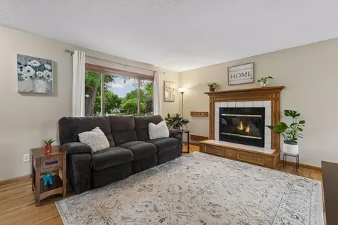 4738 W Wind Trail Eagan MN 55122