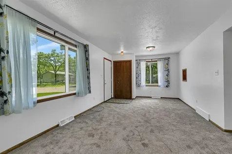 827 10th Avenue SE Saint Cloud MN 56304