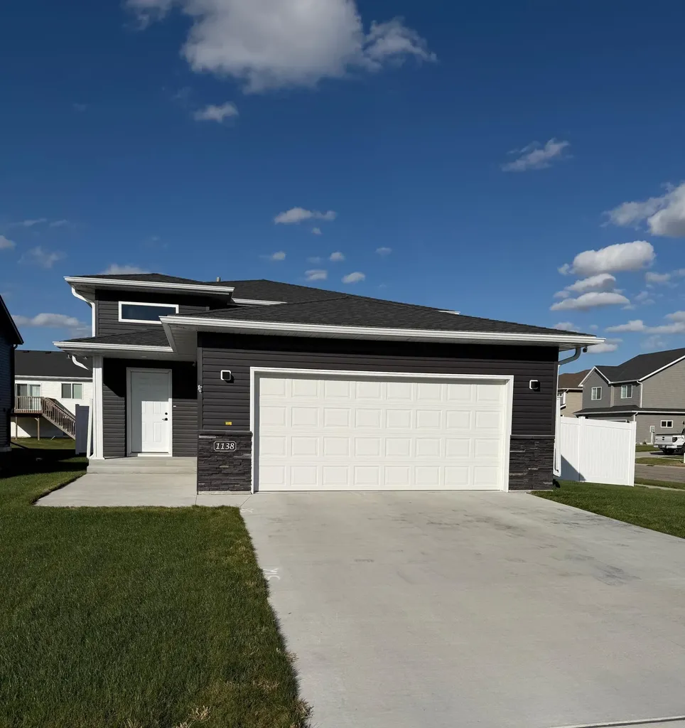1138 46th Avenue S Moorhead MN 56560