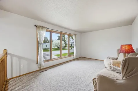 513 N 19 Ave N Fargo ND 58102