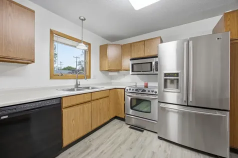 513 N 19 Ave N Fargo ND 58102
