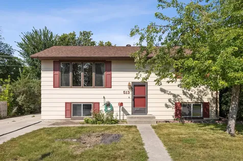 513 N 19 Ave N Fargo ND 58102