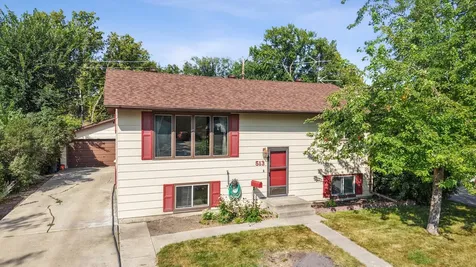 513 N 19 Ave N Fargo ND 58102