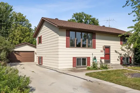 513 N 19 Ave N Fargo ND 58102