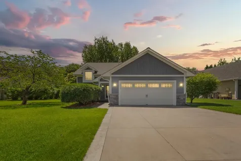 1820 Park Ridge Drive Chaska MN 55318