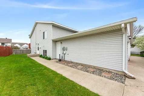 2728 33 1/2 Avenue S Fargo ND 58104