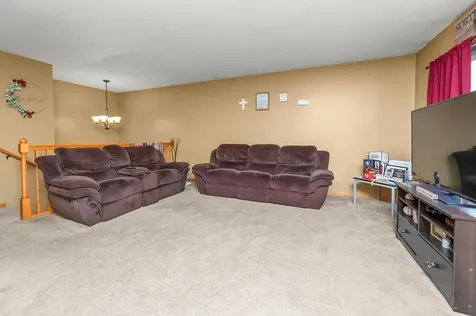 2728 33 1/2 Avenue S Fargo ND 58104