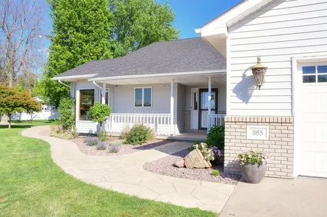 885 Briarwood Drive Worthington MN 56187