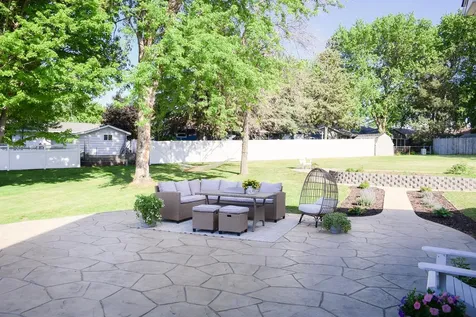 885 Briarwood Drive Worthington MN 56187