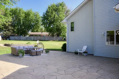 885 Briarwood Drive Worthington MN 56187