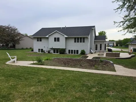 885 Briarwood Drive Worthington MN 56187