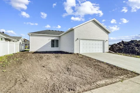 2575 Golden Lane S Fargo ND 58104