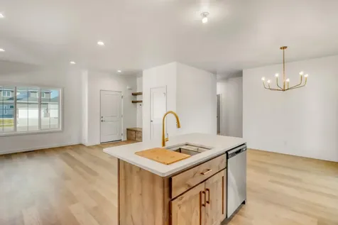 2575 Golden Lane S Fargo ND 58104
