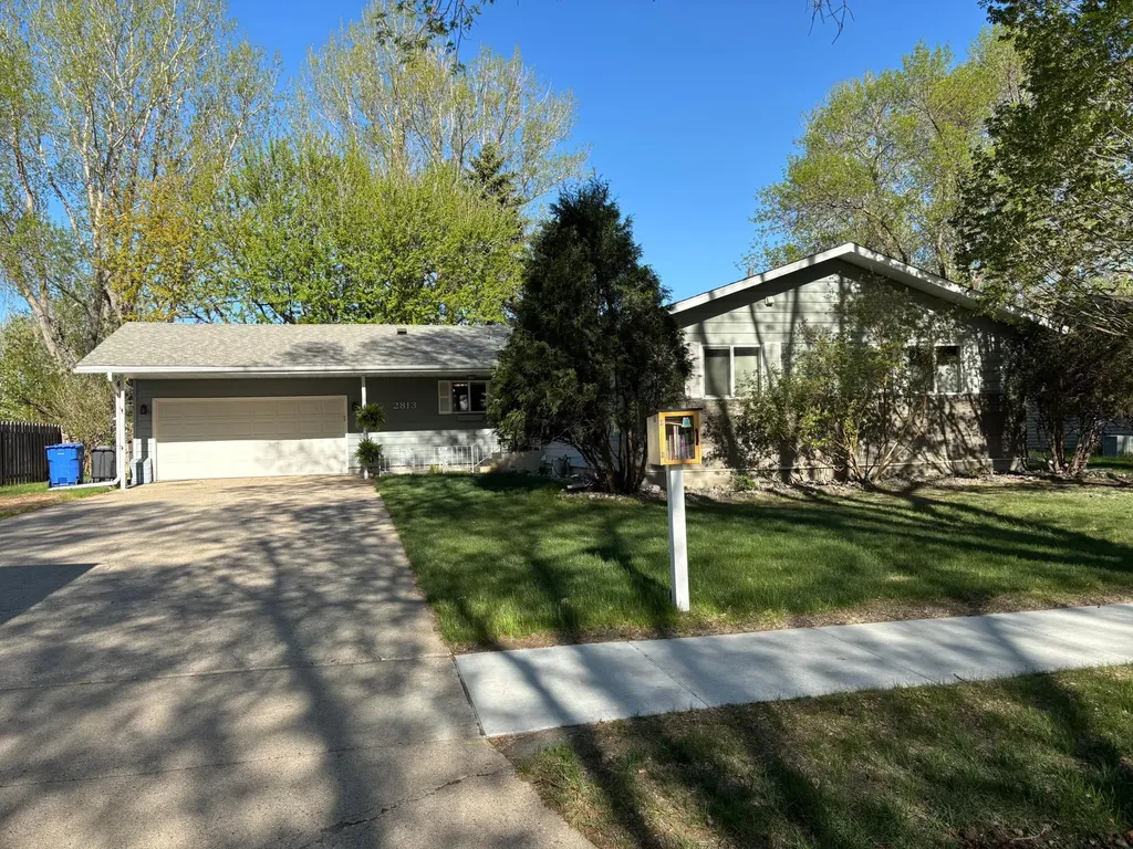 2813 Westgate Drive S Fargo ND 58103