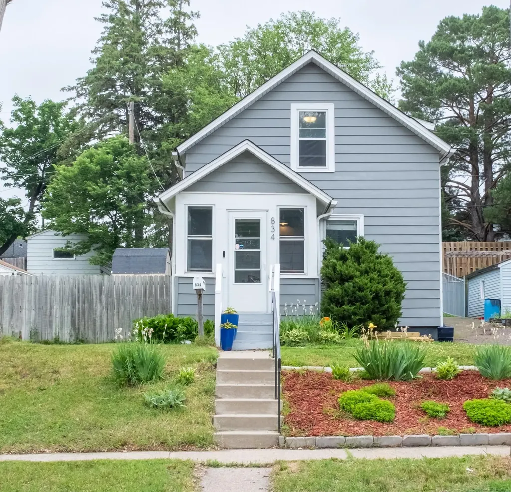 834 Algonquin Avenue Saint Paul MN 55119