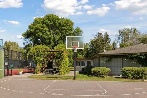 34 N Oaks Road North Oaks MN 55127