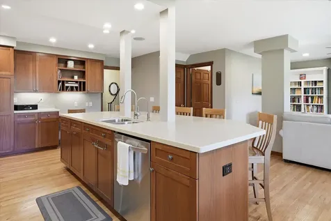 7109 Heatherton Trail Edina MN 55435