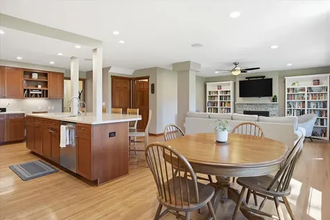 7109 Heatherton Trail Edina MN 55435