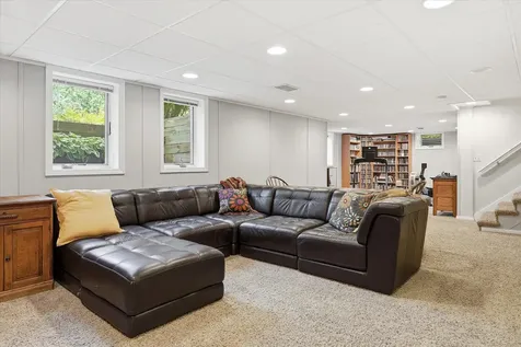 7109 Heatherton Trail Edina MN 55435