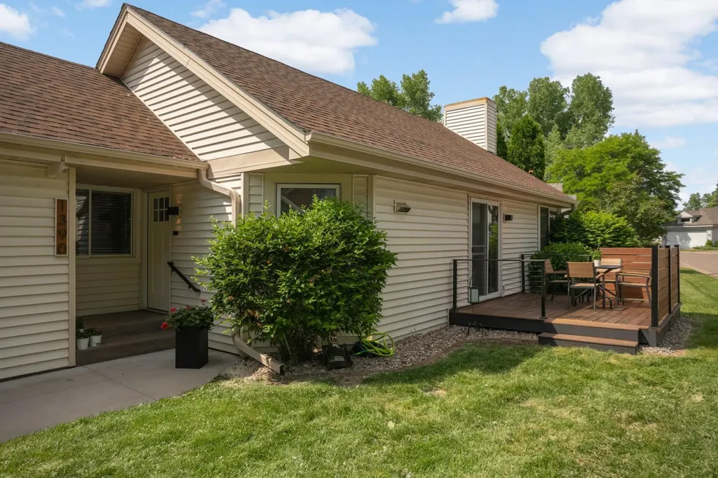 1390 Granada Trail N Oakdale MN 55128