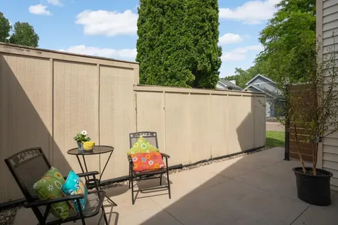 1390 Granada Trail N Oakdale MN 55128