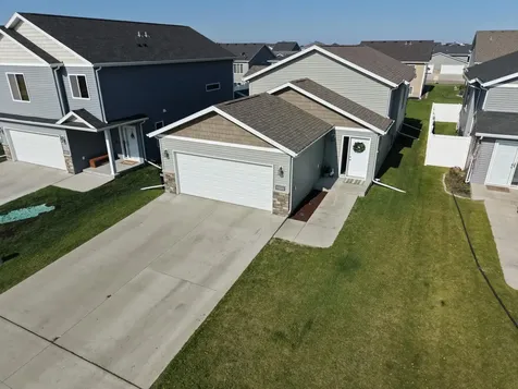 2742 Divide Street W West Fargo ND 58078