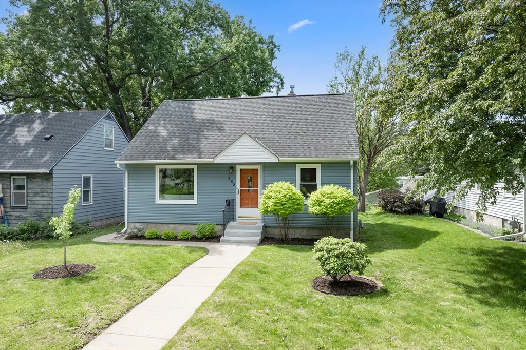 582 36 1/2 Avenue NE Minneapolis MN 55418