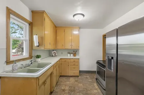 582 36 1/2 Avenue NE Minneapolis MN 55418