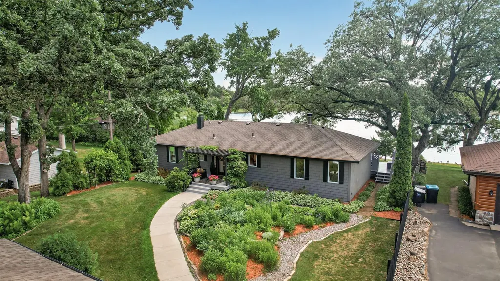 7805 Gloria Circle Mounds View MN 55112