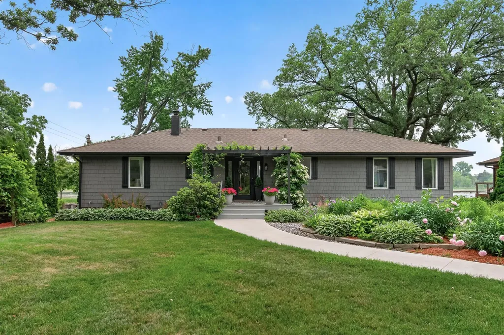 7805 Gloria Circle Mounds View MN 55112