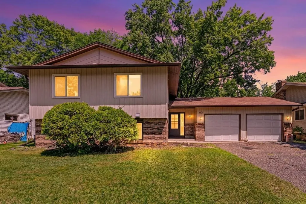6748 81st Avenue N Brooklyn Park MN 55445