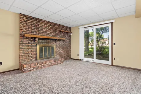 6748 81st Avenue N Brooklyn Park MN 55445