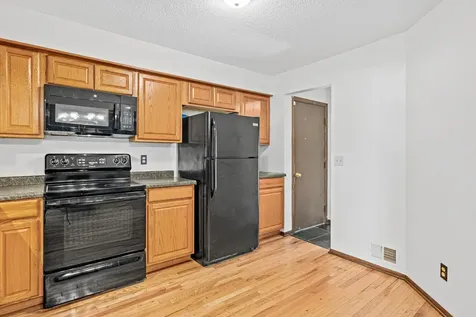 6748 81st Avenue N Brooklyn Park MN 55445