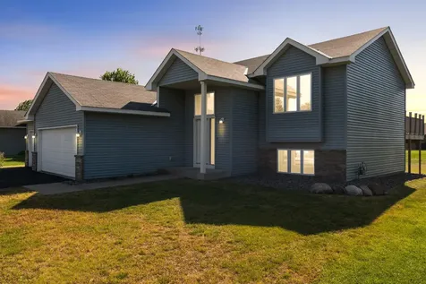936 S Cedar Street Belle Plaine MN 56011